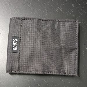 Roots Black Card Holder